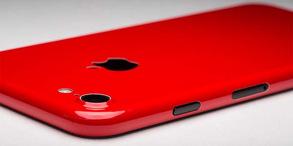 красный iPhone 7
